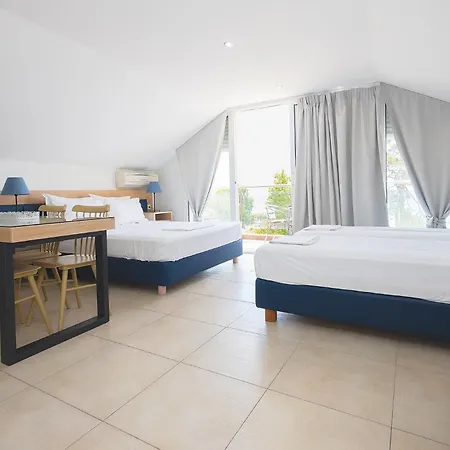 Le Monde Seaview Apartment