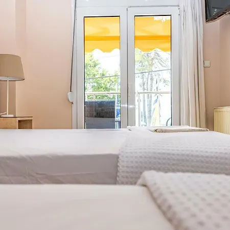 Le Monde Seaview Apartment