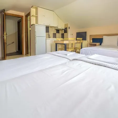 Le Monde Seaview Apartment